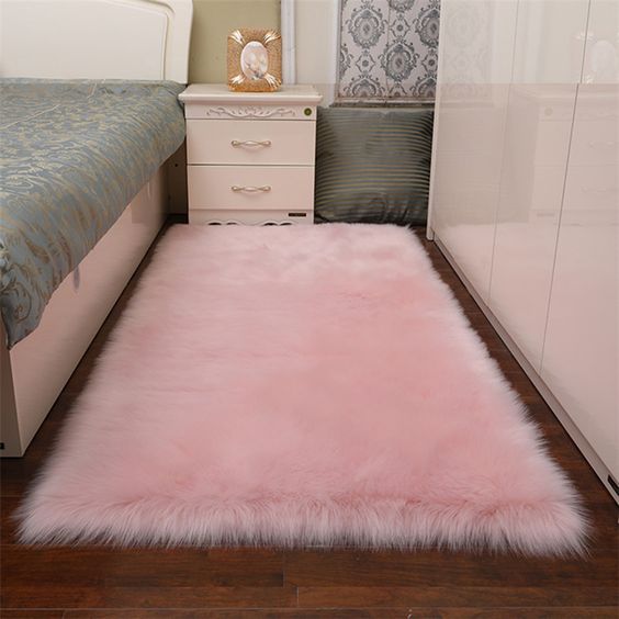 Thảm lông trải sàn phòng ngủ màu hồng nhẹ nhàng cho các bạn nữ